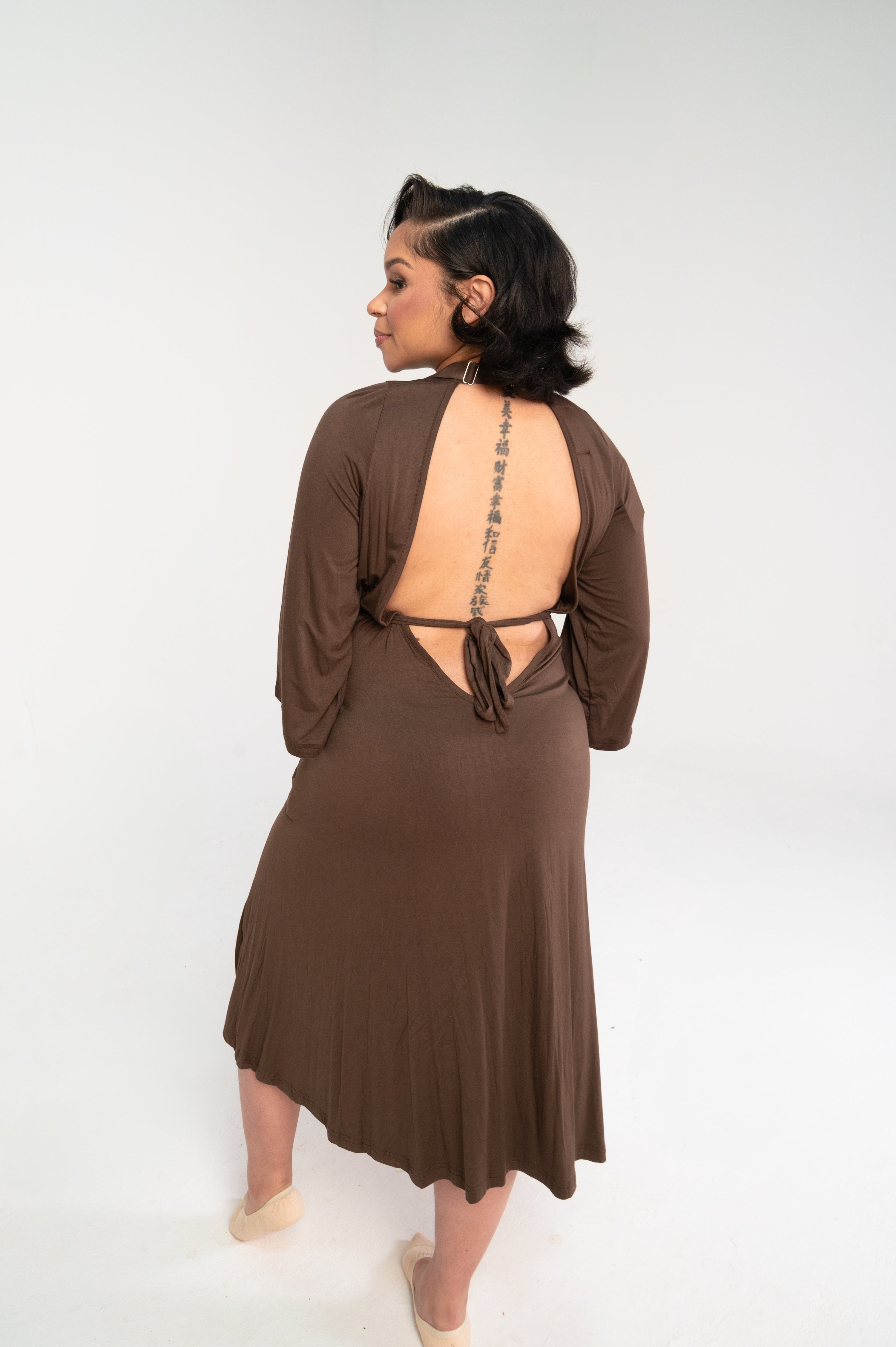 Lila Labor & Postpartum Gown in Mocha