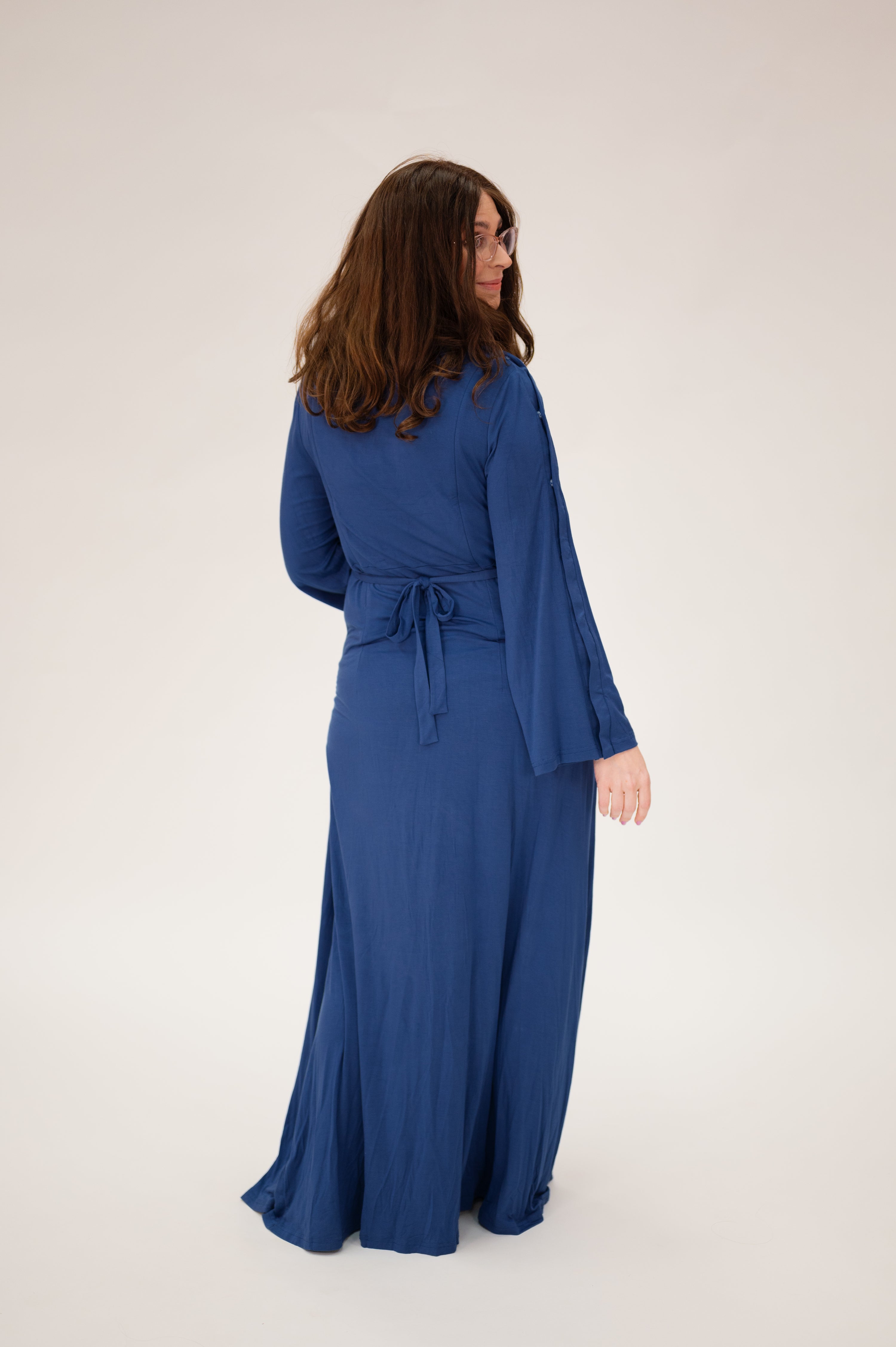 Nadia Labor Postpartum Gown in Midnight Blue – Lila