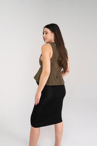 Model in maternity clothes