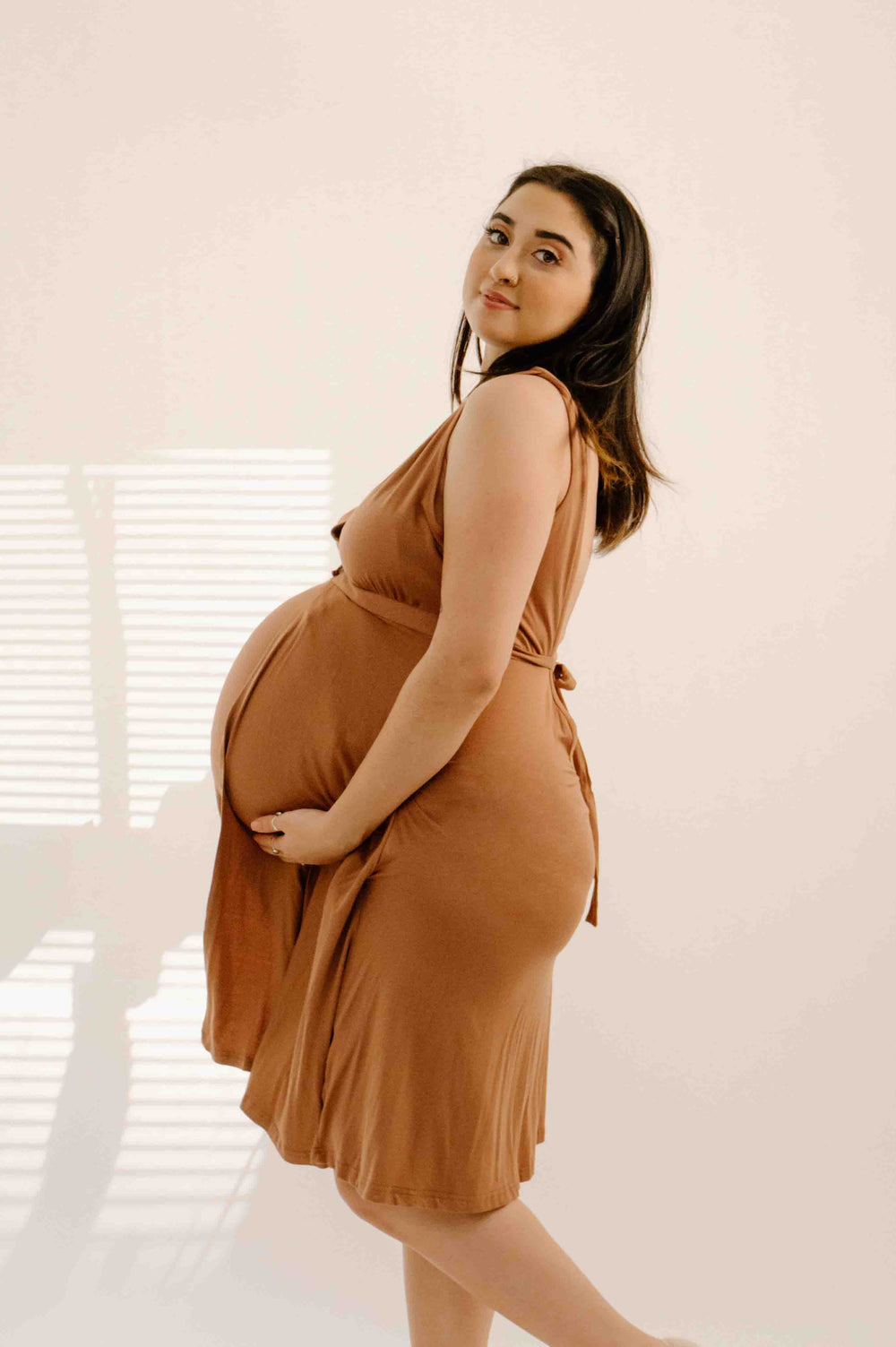 Juliet Labor & Postpartum Gown in Caramel