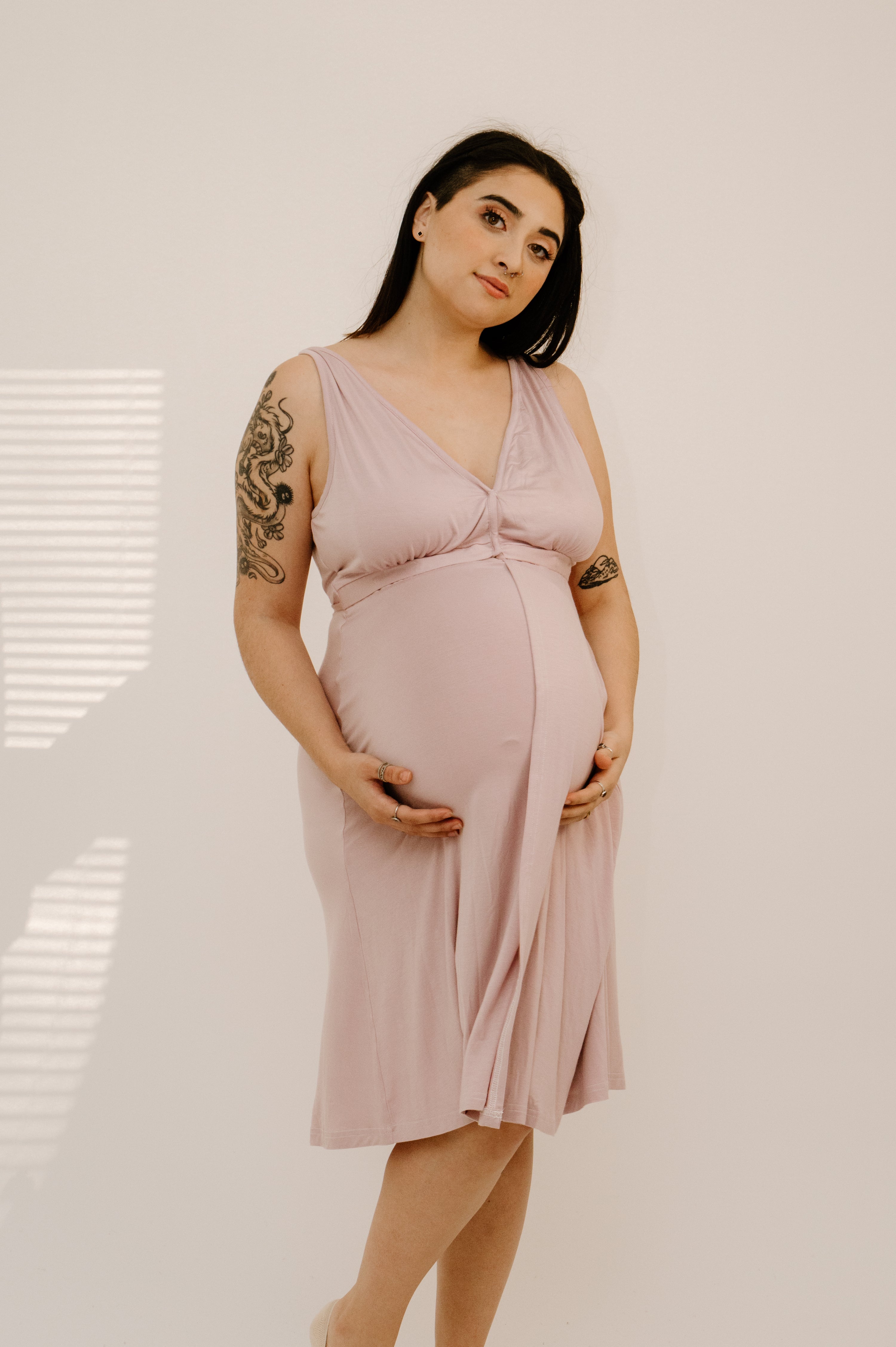 Stylish, comfortable birth gowns, bump-friendly maternity clothes – Lila