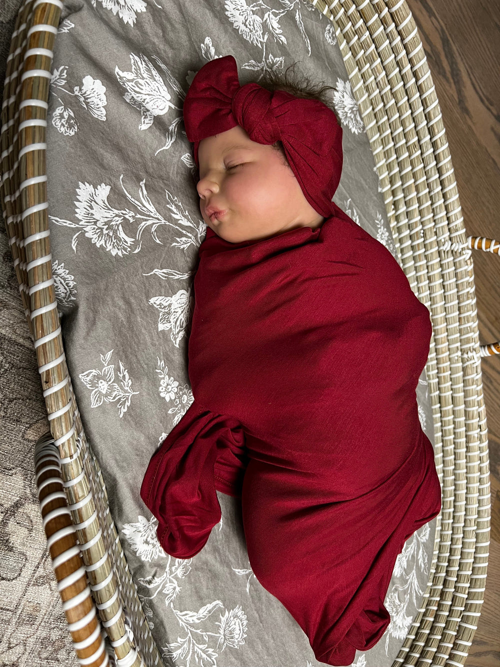Baby swaddle and bow set in crimson#color_crimson