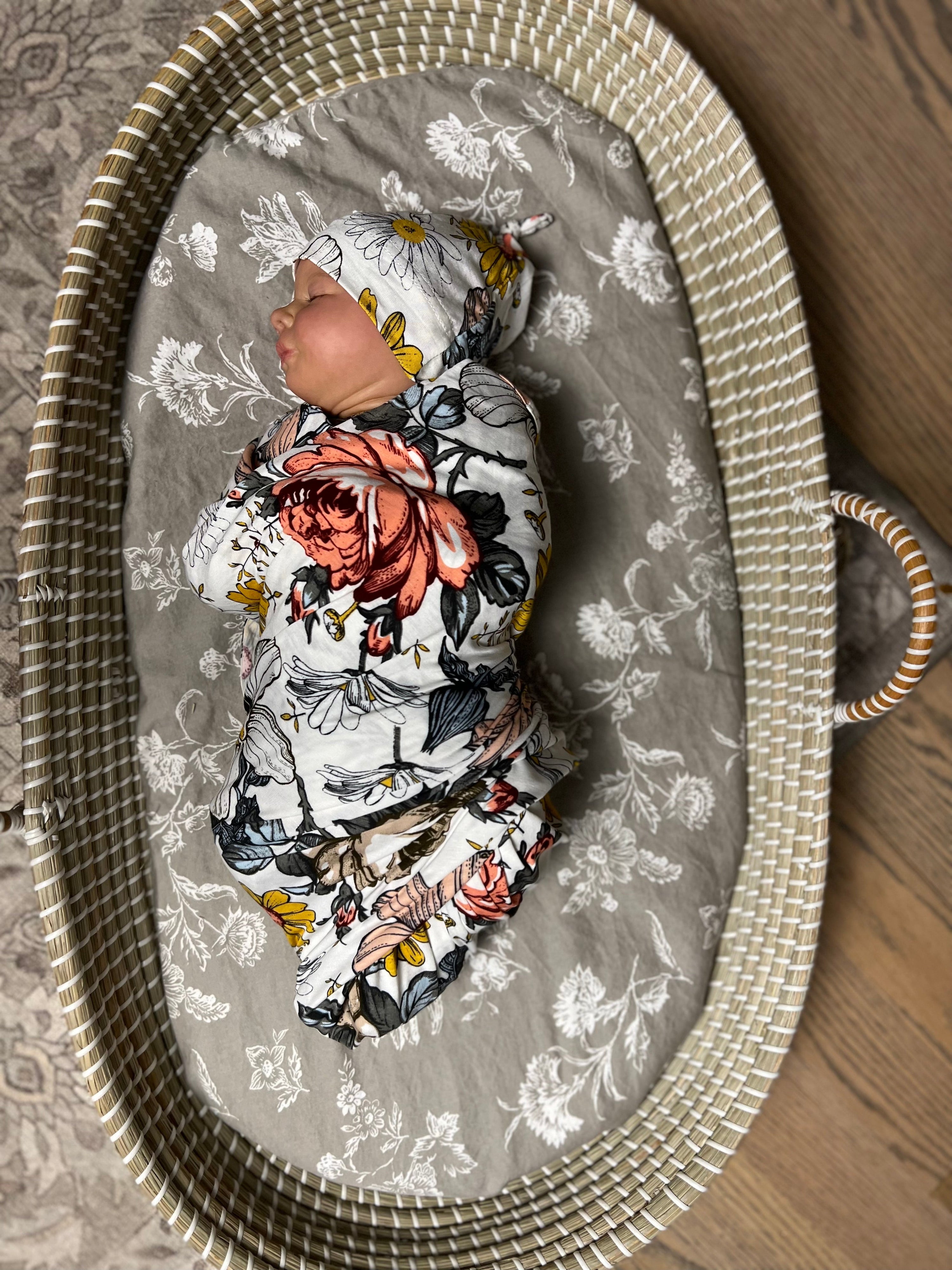 Baby swaddle with hat in floral#color_floral